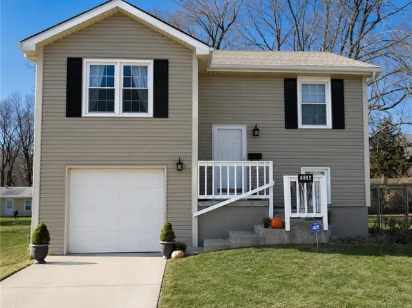 418 N Prairie St, Liberty, MO 64068