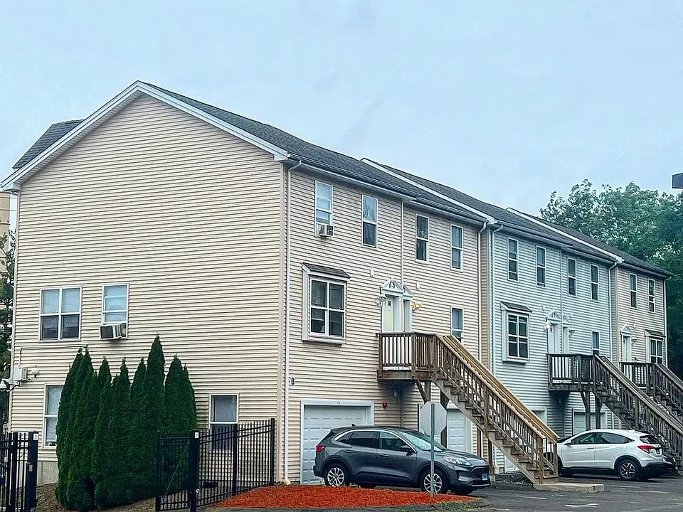 Pine Rock Townhomes Student Living