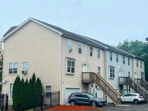 Pine Rock Townhomes Student Living