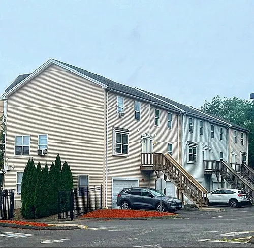 Pine Rock Townhomes Student Living Photo 1