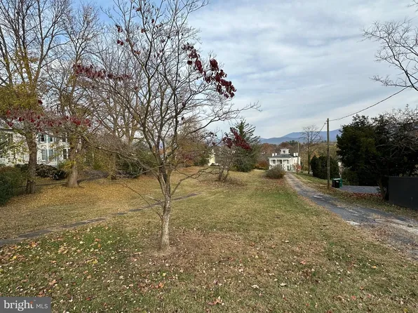 140 S Court St, Luray, VA 22835