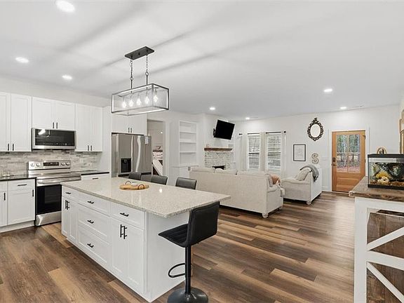 5th image of 1470 Ben Davis Rd