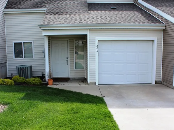 1208 Christy Dr, Manhattan, KS 66503