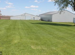 3273 40th St, Grinnell, IA 50112