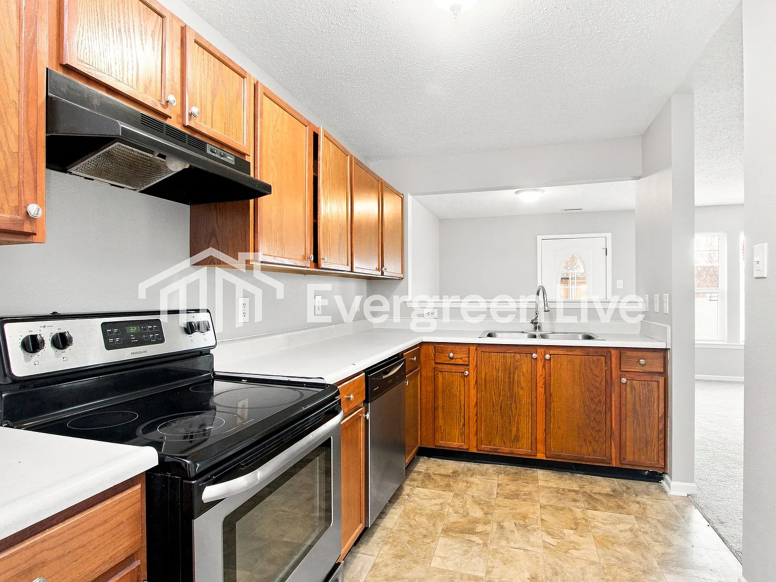 3 bed, 2.5 bath, 1480 sqft, $1,595 — Photo 4