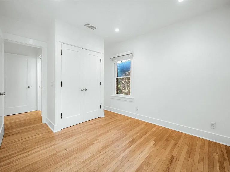617 De La Vina St — Photo 30