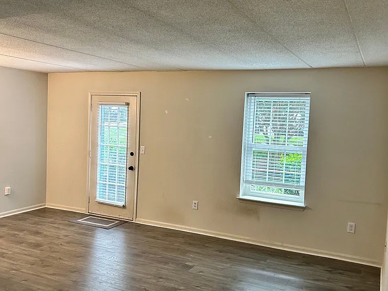 644 Newbridge Ct — Photo 8