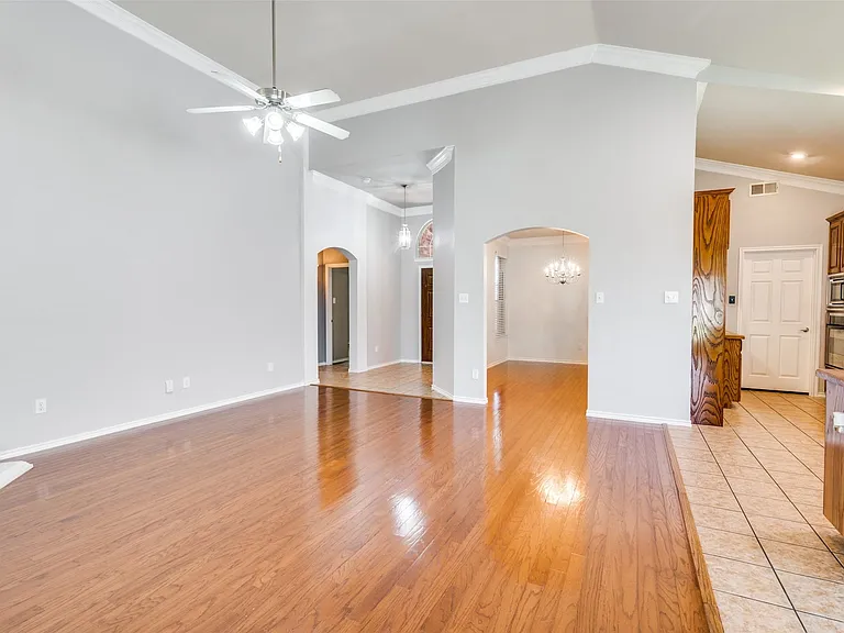 3208 Serpis — Photo 10