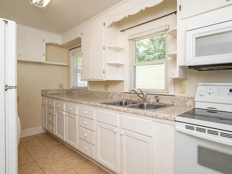 1232 Garden Dr — Photo 3