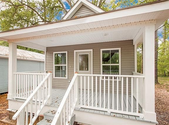 5th image of 909 W 32nd Ave