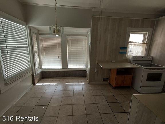 4th image of 112 S Charles St #118