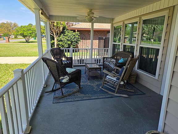 3rd image of 19 Lake Lorraine Cir