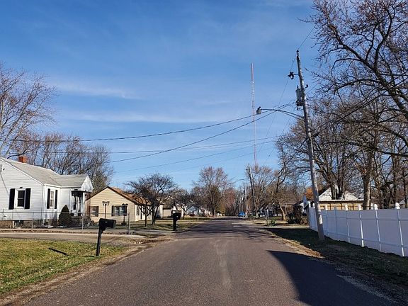 4th image of 132 Holland Ct