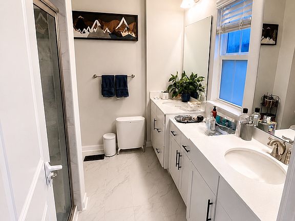 4th image of 4040 Crown Dr #1