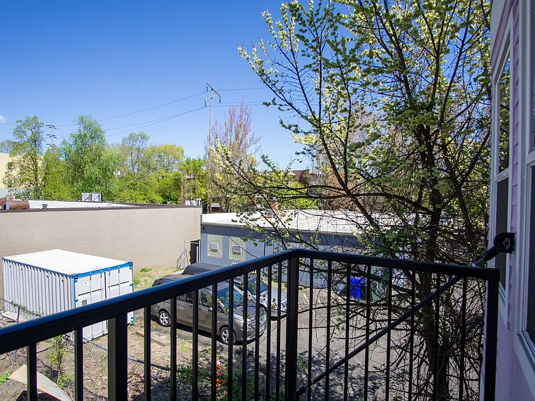 2320 N Vancouver Ave #203 — Photo 11