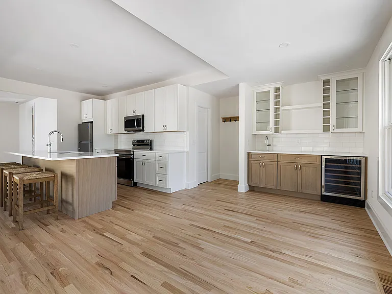 130 Bay Ave — Photo 27
