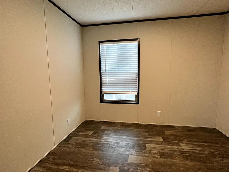 25214 Gratiot Ave #141 — Photo 32