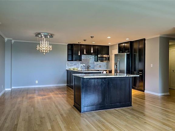 2nd image of 121 W 48th St APT 505
