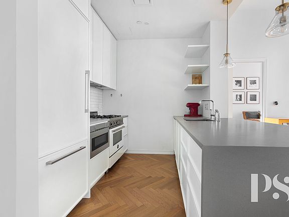 5th image of 184 Kent Ave APT B611