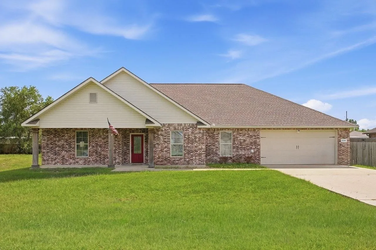 4 bed, 2.5 bath, 2494 sqft, $2,900 — Photo 1