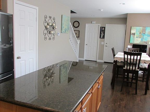 5th image of 330 N Placer Privado