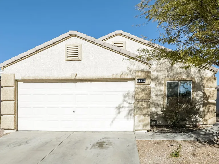 5420 Pepperpike Ave — Photo 1