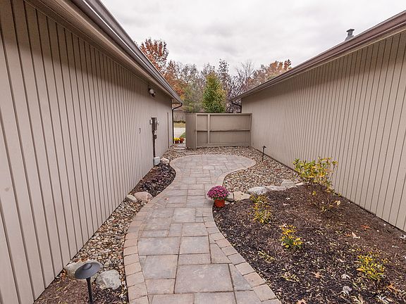 5th image of 10826 Meadow Trl