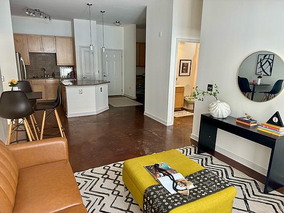 4th image of 3000 Vanderbilt Pl #11
