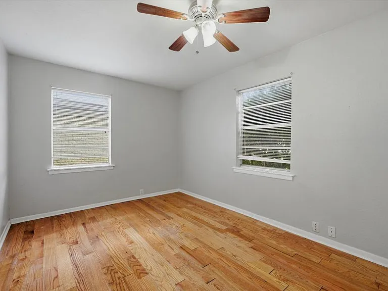 2521 N Hickory St — Photo 15
