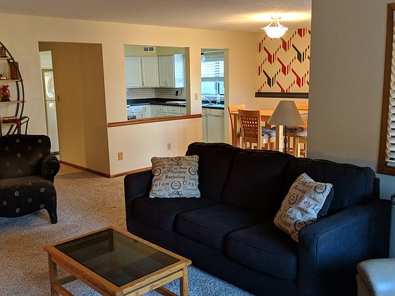 Living room to dining area