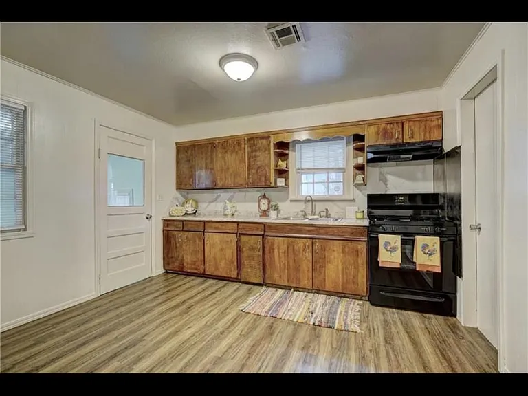 3008 NW 28th St #3008 — Photo 3