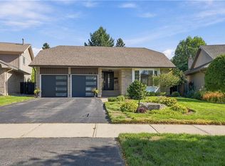 2390 Sinclair Cir, Burlington, ON L7P 3C3