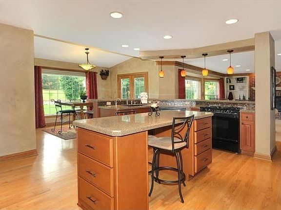 5th image of W157N7423 Stonewood Cir