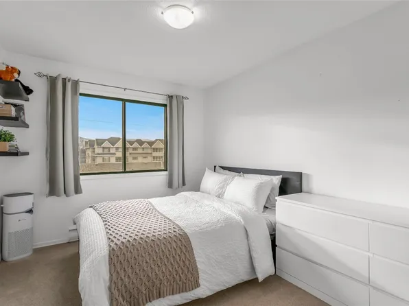 1075 Bernard Ave Unit 308, Kelowna, BC V1Y 6P7