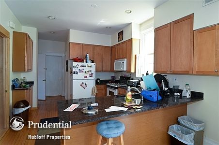 4th image of 3520 N Damen Ave