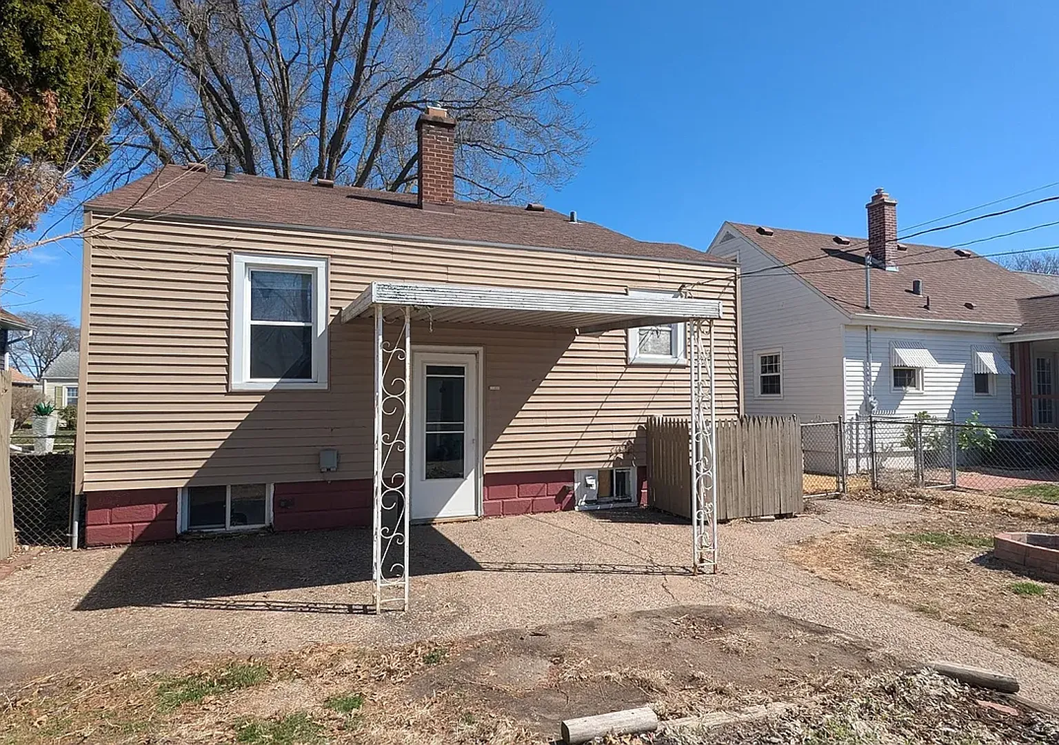 3BR Ranch-Style Home in Rock Island! — Photo 2