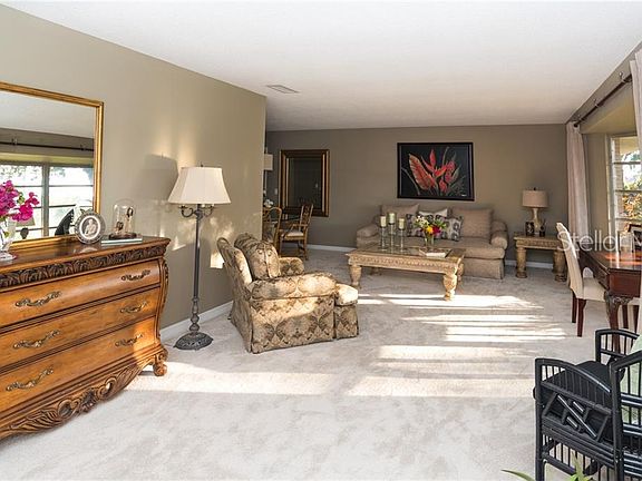 3rd image of 117 Matisse Cir W