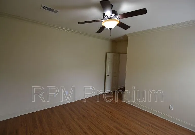 2691 Woodbend Ave — Photo 26