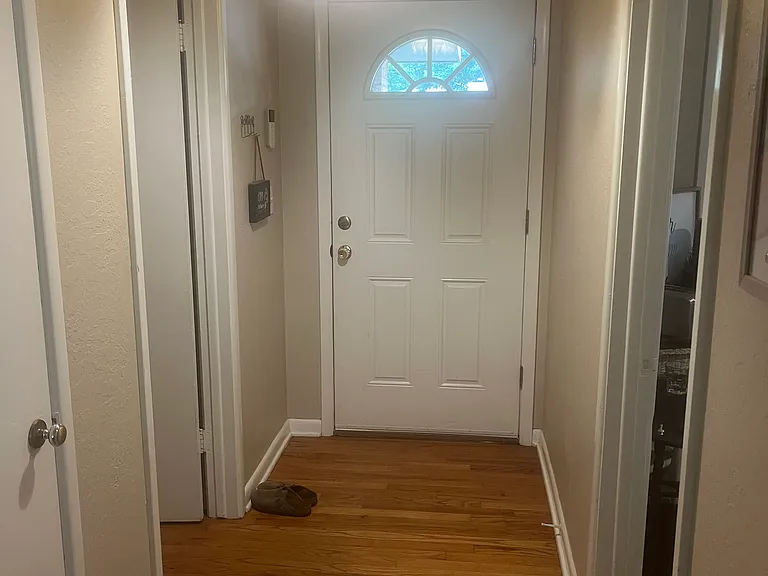 hall to 3 bedrooms