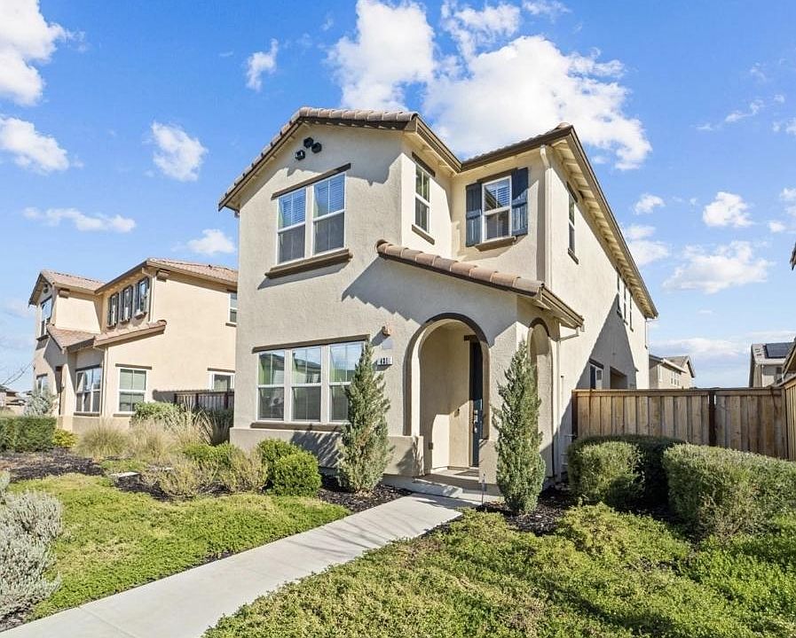 1st image of 431 Potters Ln