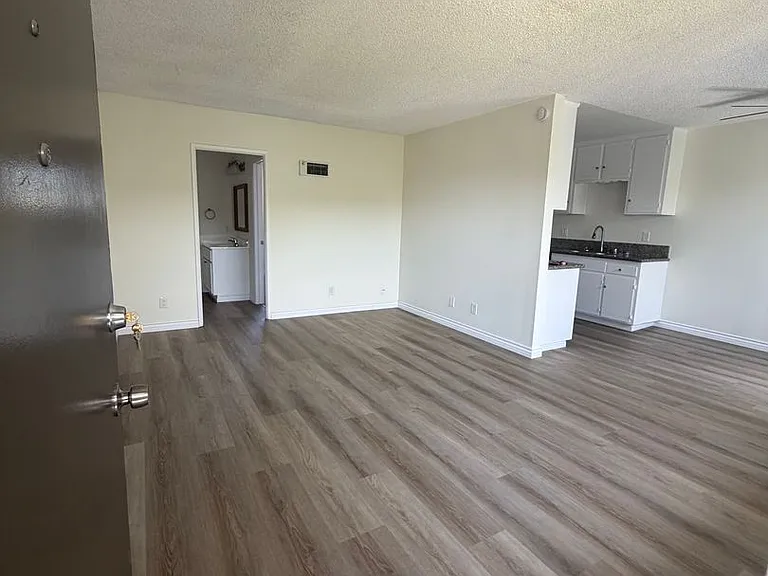 Shawnwood Forest Apartments — Photo 11