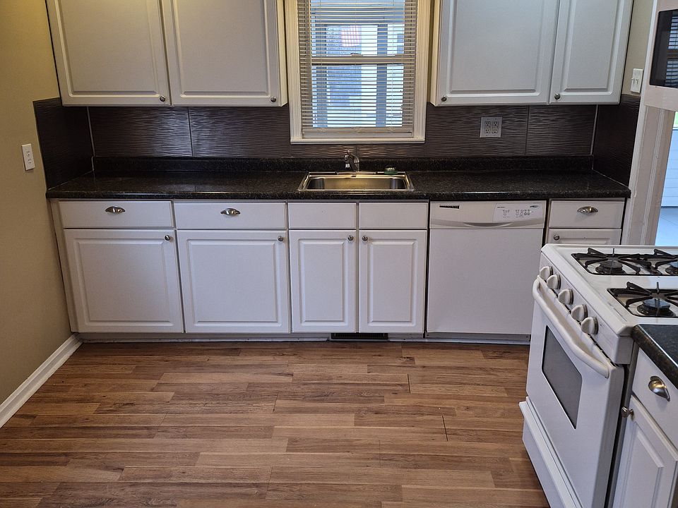 1st image of 385 Dennison Ave #1