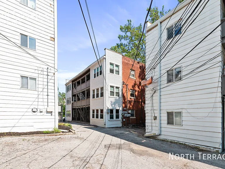 820 E 43rd St #1 — Photo 20