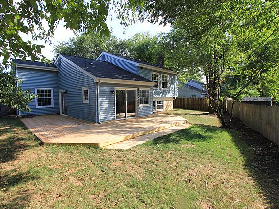 New Deck & Fully-Fenced Yard