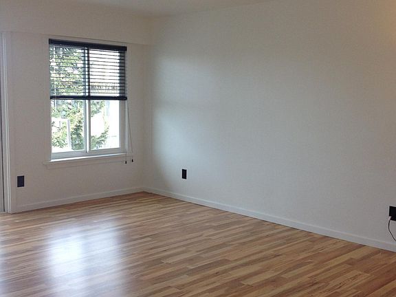 4th image of 4214 11th Ave NE APT 411