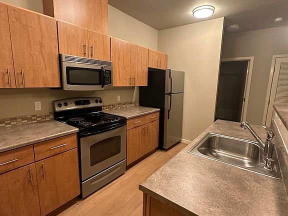 4th image of 947 Discovery Cir NE Unit 305