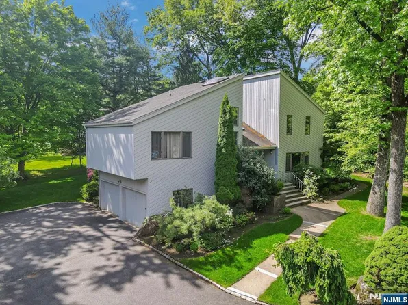 18 Mission Way, Tenafly, NJ 07670