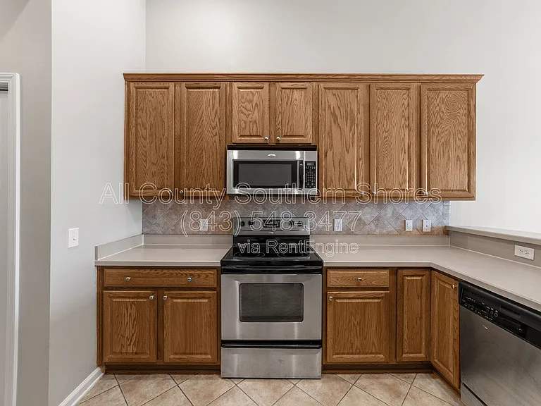 264 Viareggio Rd — Photo 11