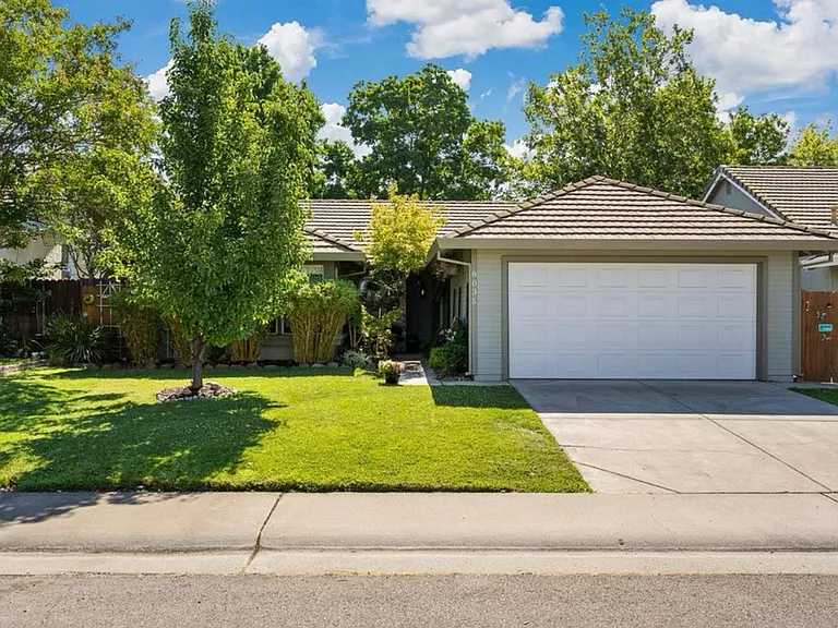 8035 Montevina Dr — Photo 1
