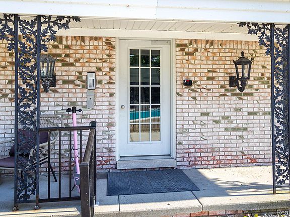 4th image of 24360 E River Rd Unit 36